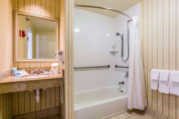 Images Hilton Garden Inn Milwaukee Northwest Conference Center