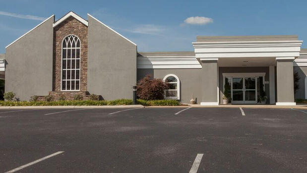 Images Lane Funeral Home - Coulter Chapel
