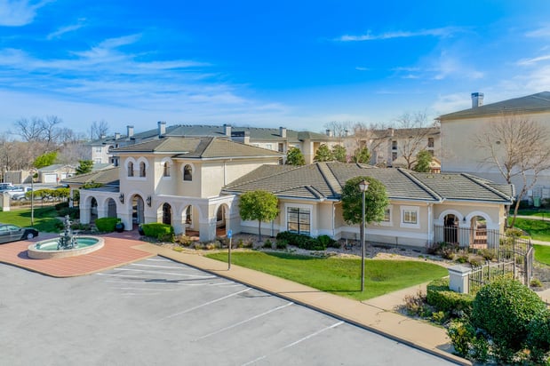 Images Estancia Apartments