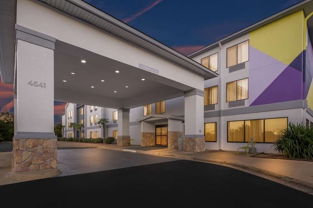 Images Spark by Hilton Tuscaloosa University