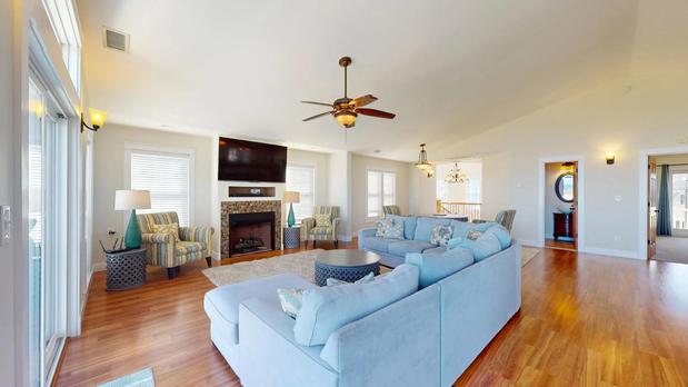 Images Midgett Realty - Avon