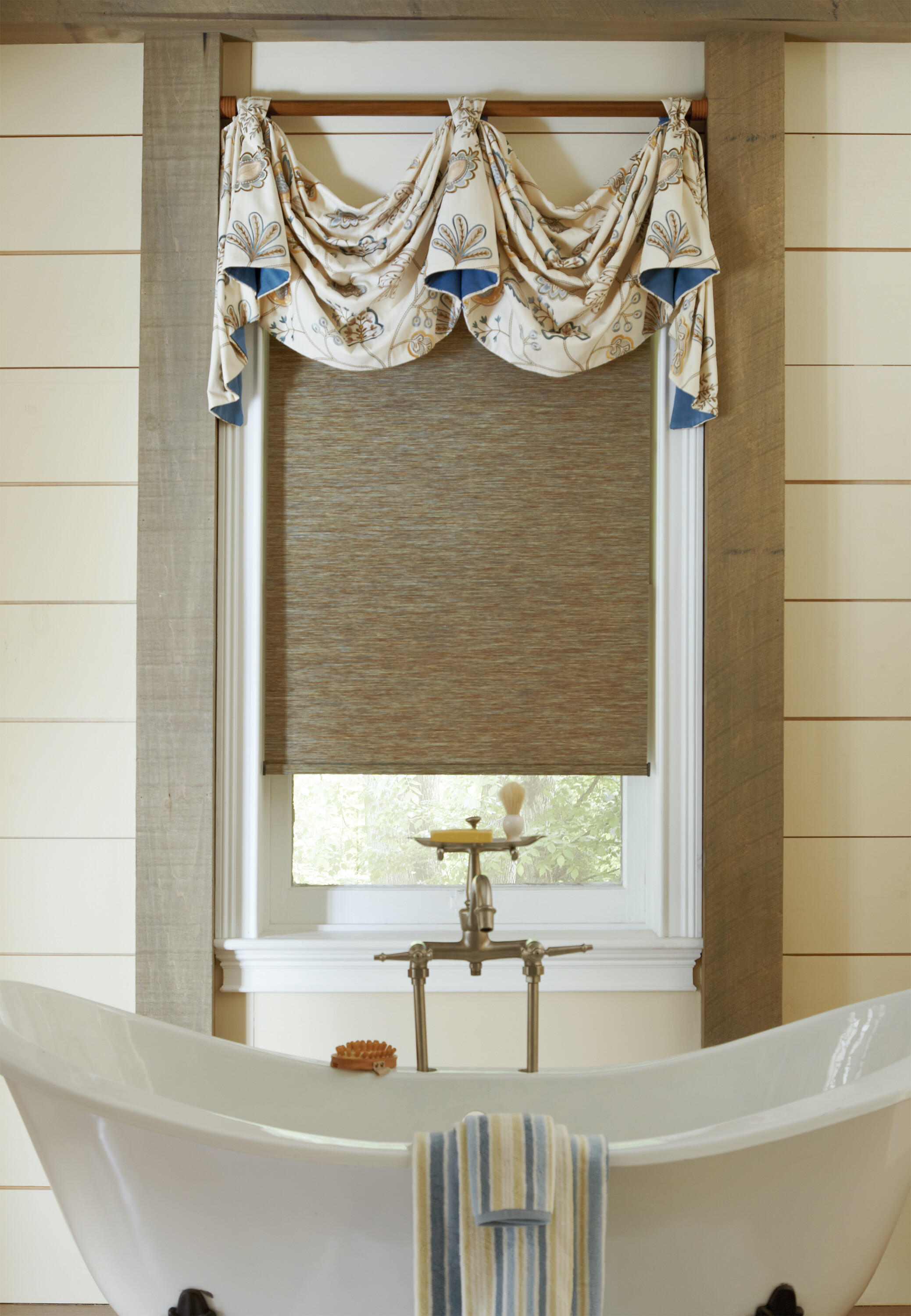 Relax in your soothing Melbourne bathtub in complete privacy with our motorized roller shades, complemented with lovely decorative drapery! This seems better than a spa to us!