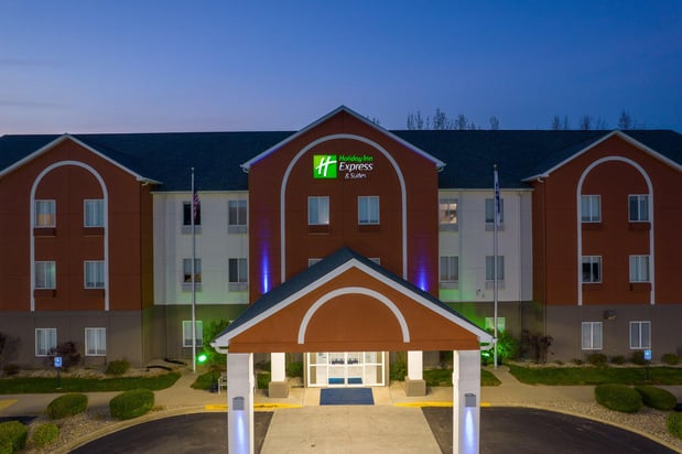 Images Holiday Inn Express & Suites Bedford by IHG