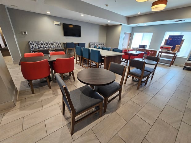Images Holiday Inn Express & Suites Cincinnati-Blue Ash by IHG