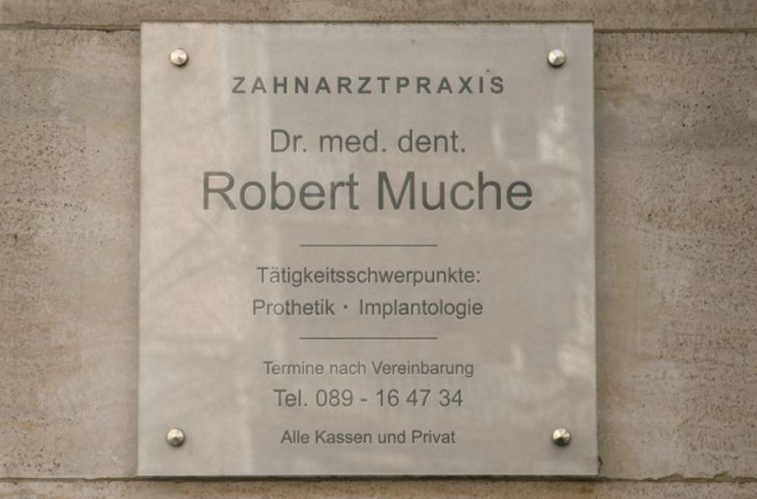 Bilder Zahnarzt Robert Muche - Implantologie - Prothetik München Neuhausen