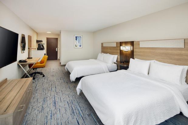 Images Holiday Inn Express & Suites Bridgeport - Clarksburg, an IHG Hotel