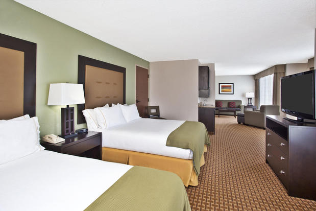 Images Holiday Inn Express & Suites Harrington, an IHG Hotel