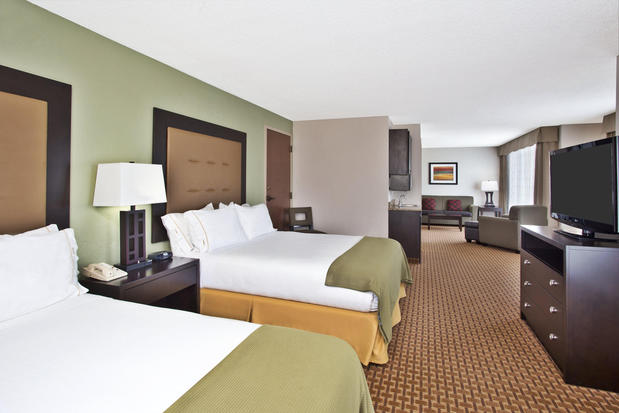 Images Holiday Inn Express & Suites Harrington by IHG