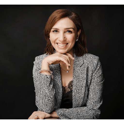 Nesrine Khablachi - Safti immobilier Longwy Cosnes-et-Romain, Longlaville expert en antiquité et objet d'art