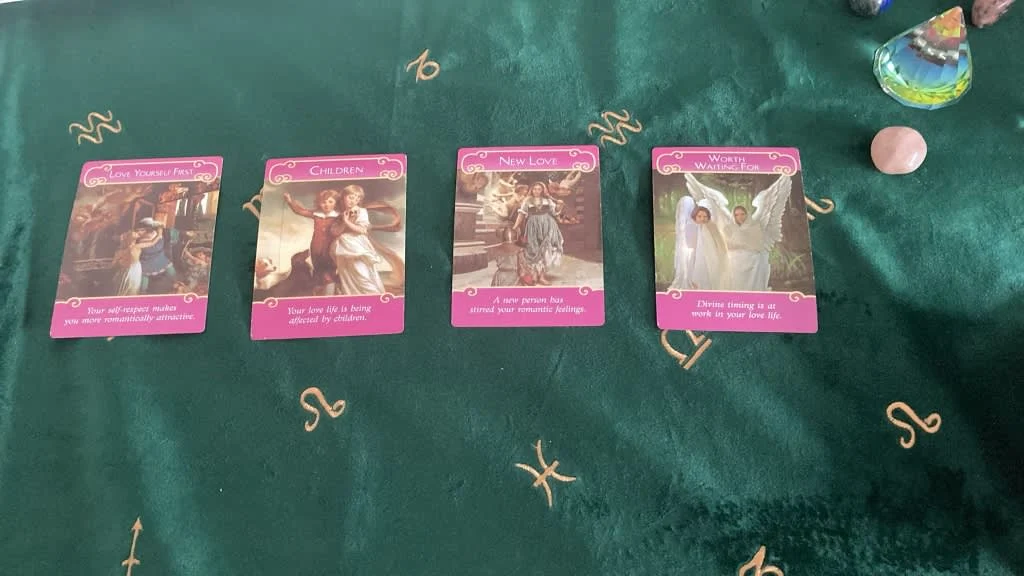 Images Emerald Empress Tarot 444