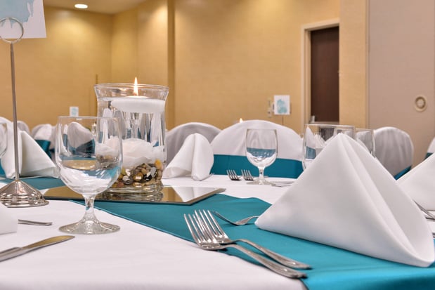 Images Holiday Inn Madison at the American Center by IHG