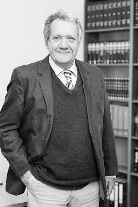 F.H. Kümpers
Rechtsanwalt und Notar a.D.