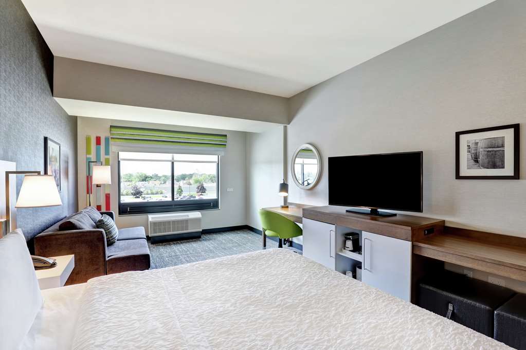 Guest room Hampton Inn by Hilton St. Catharines Niagara St. Catharines (905)934-5400