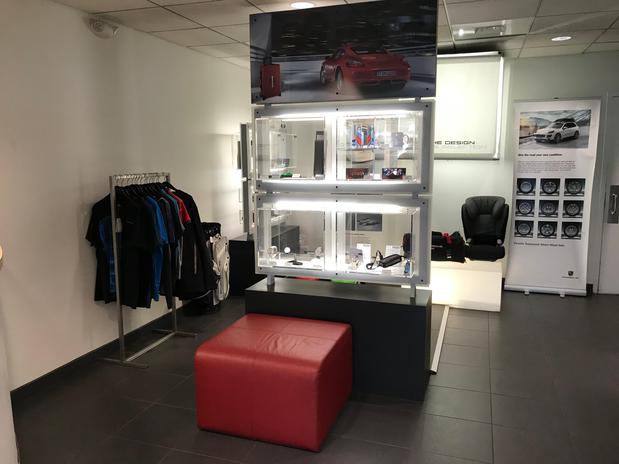 Images Porsche Englewood Parts Center