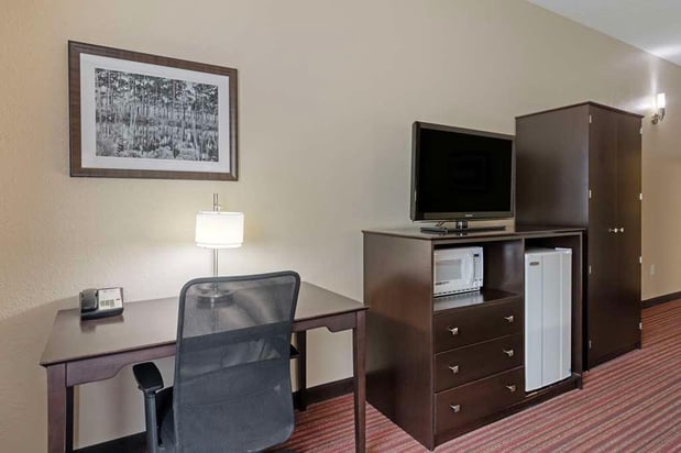 Images Best Western Plus Bradbury Inn & Suites