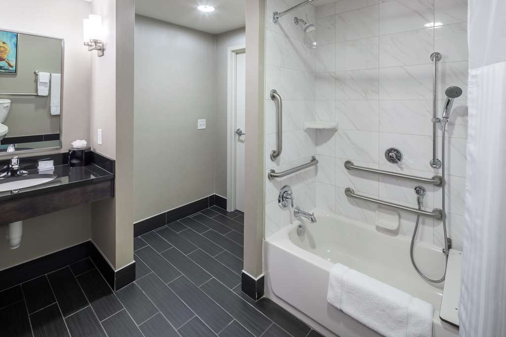 Guest room bath