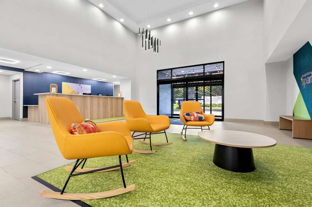 Images Spark by Hilton Tupelo