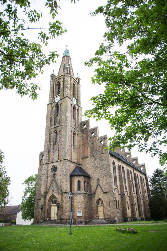 Kirche Fehrbellin - Pfarrsprengel Fehrbellin, Feldbergstr. 43 in Fehrbellin