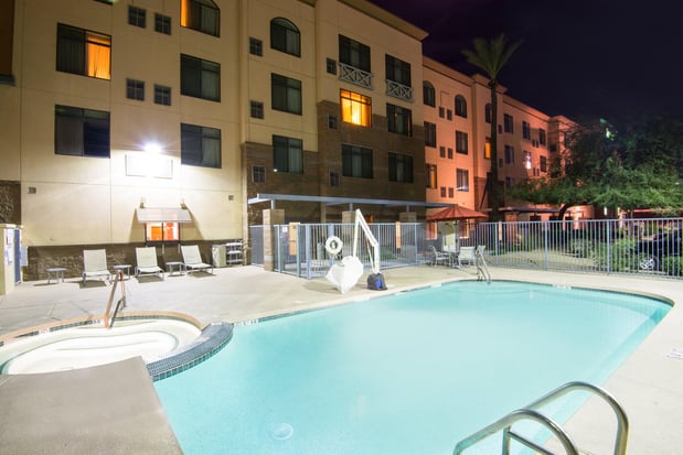 Images Holiday Inn & Suites Goodyear - West Phoenix Area by IHG