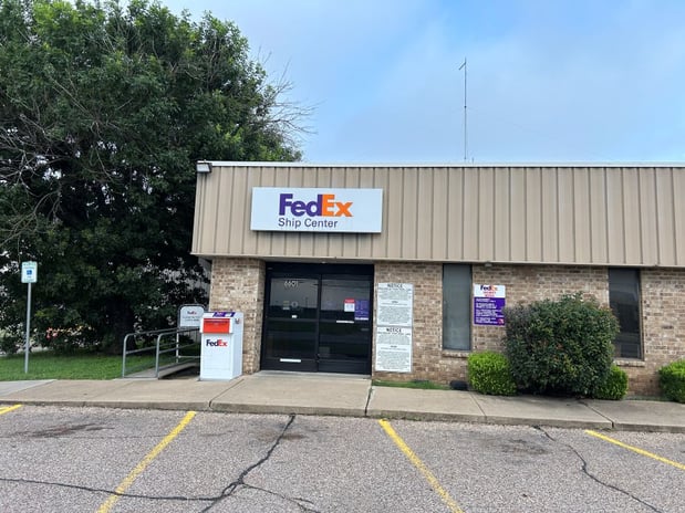Images FedEx Office Print & Ship Center