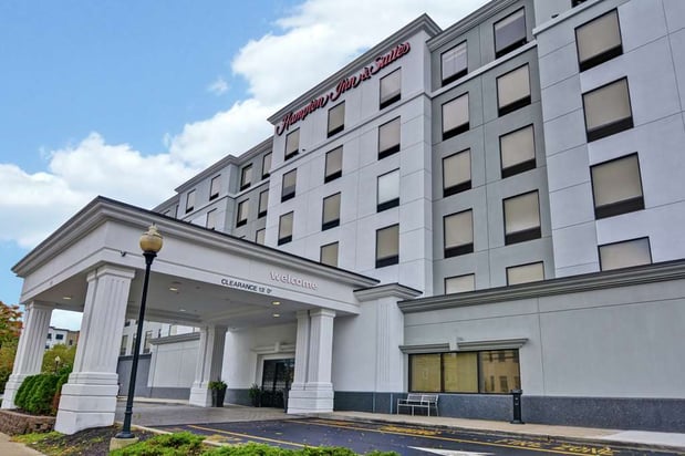 Images Hampton Inn & Suites Newark-Harrison-Riverwalk