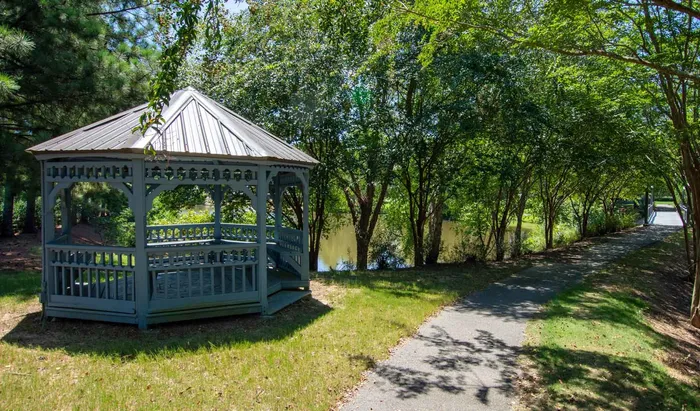 The Lakes Apartments Image