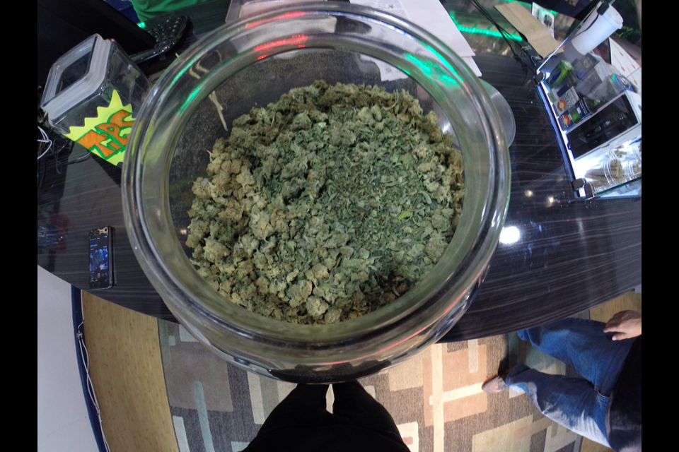 Star Buds DU Recreational Marijuana Dispensary at E Evans Ave