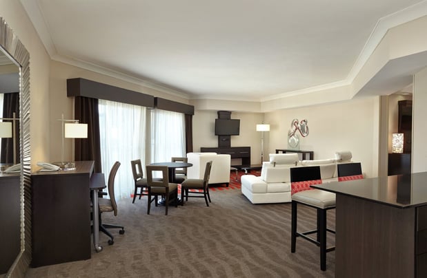 Images Holiday Inn Express & Suites Naples Downtown - 5th Avenue by IHG