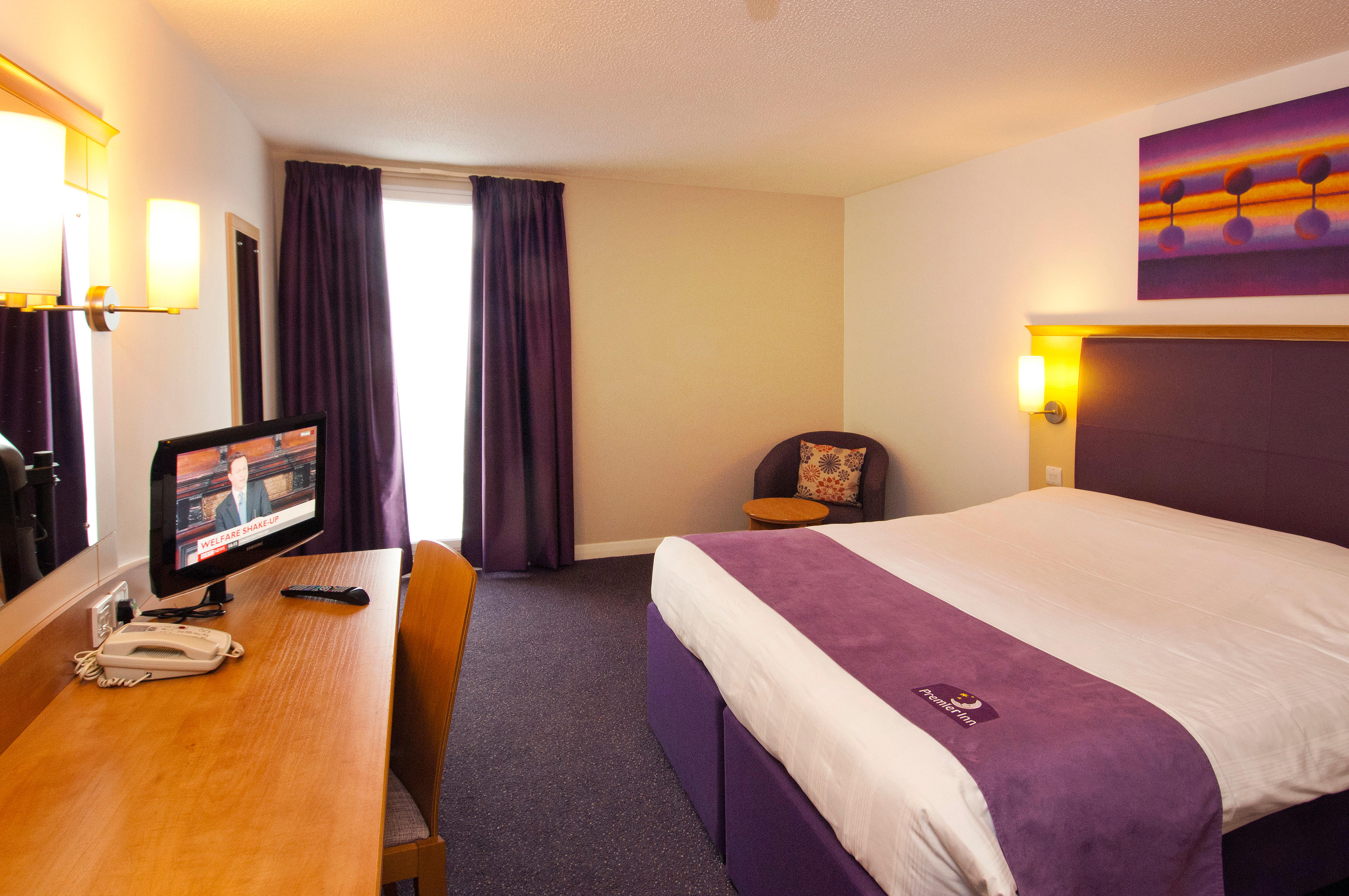 Images Premier Inn London Heathrow Airport T2 & T3 (Bath Road) hotel