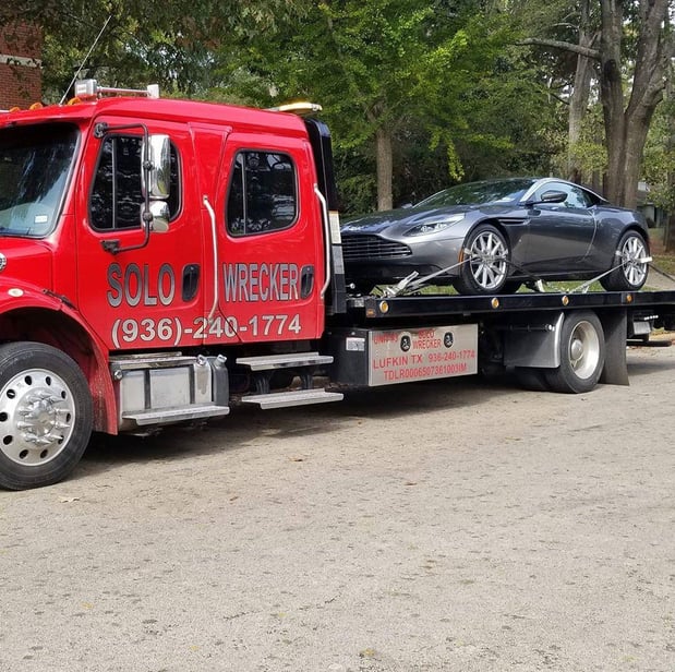 Images Solo Wrecker Service