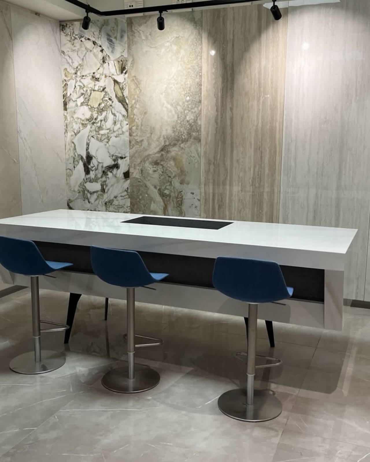 Images Kivipiste Showroom Laattamyymälä