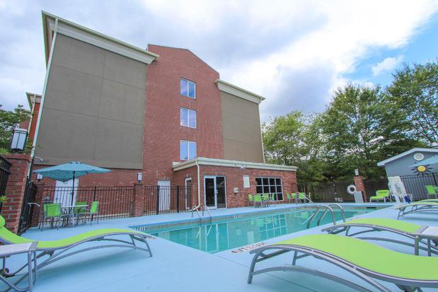 Images Holiday Inn Express & Suites Charleston-North, an IHG Hotel