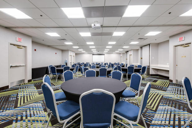 Images Holiday Inn Express Naperville by IHG