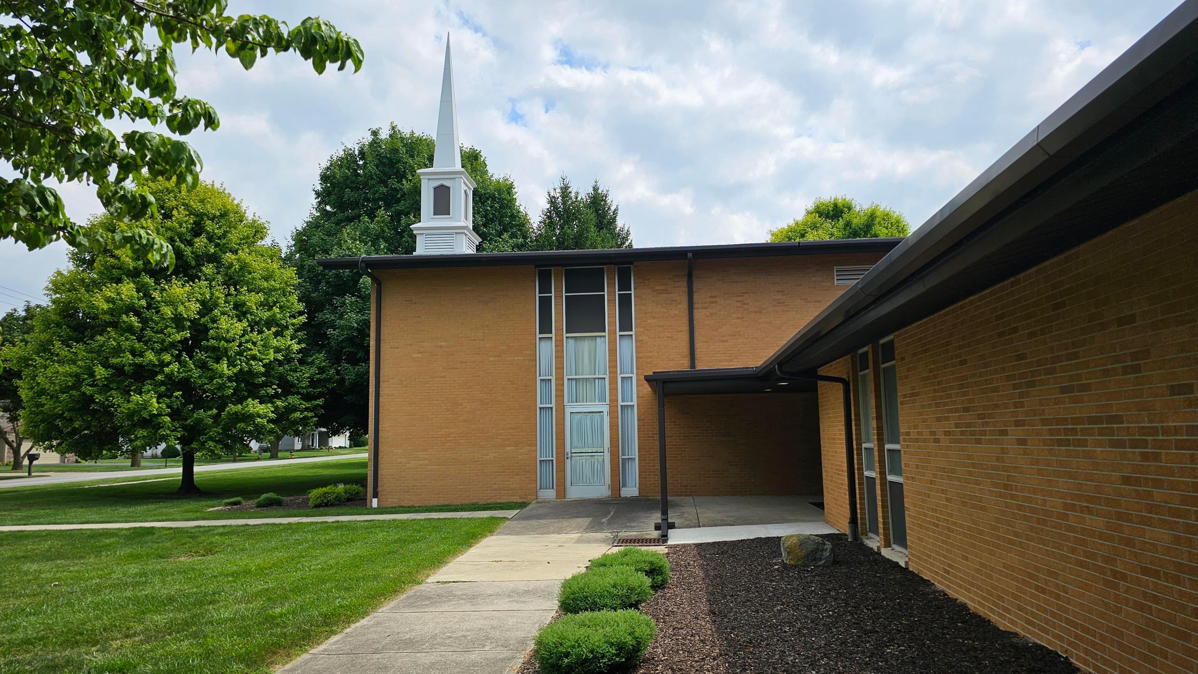 Exterior of the Bowling Green meetinghouse of The Church of Jesus Christ of Latter-day Saints, located at 1033 Conneaut Avenue, Bowling Green, OH 43402.
