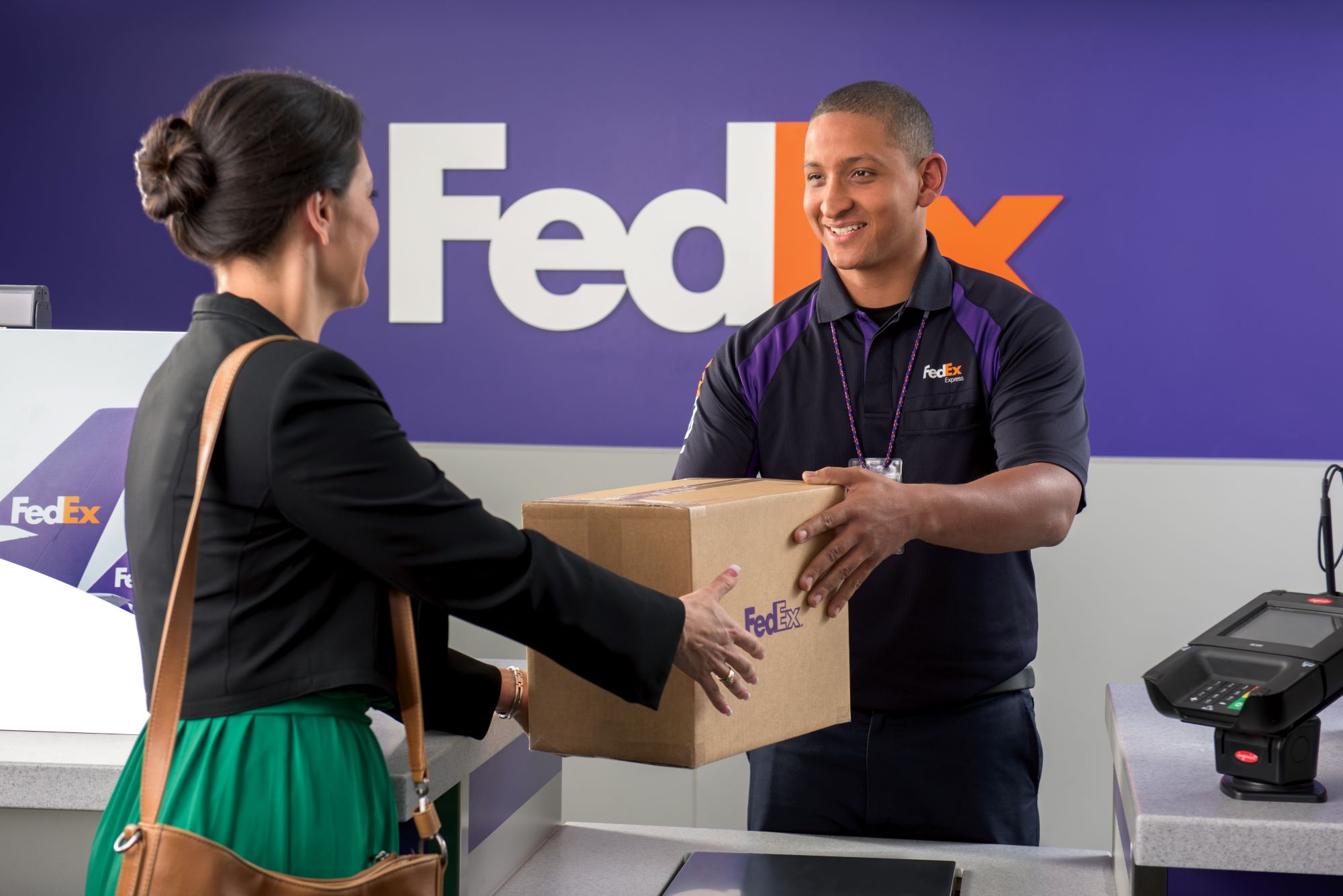 A FedEx customer and employee FedEx Ship Center Indianapolis (800)463-3339