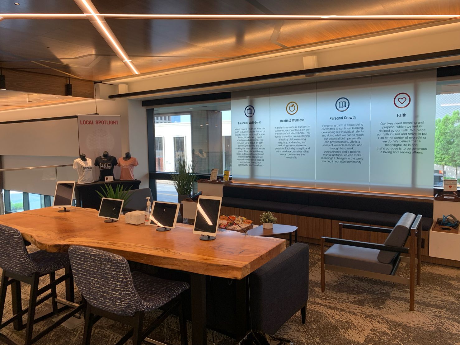 First United Bank - Dallas Preston Center - interior online banking area