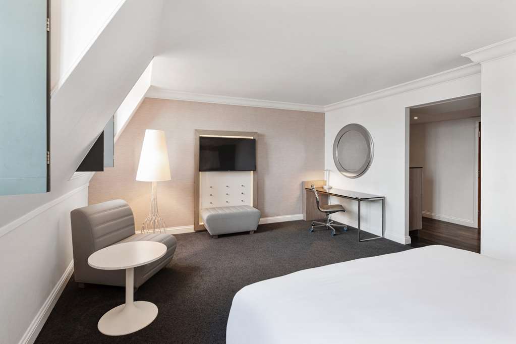 Premium Room Radisson Blu Hotel, Leeds City Centre Leeds 01132 366000