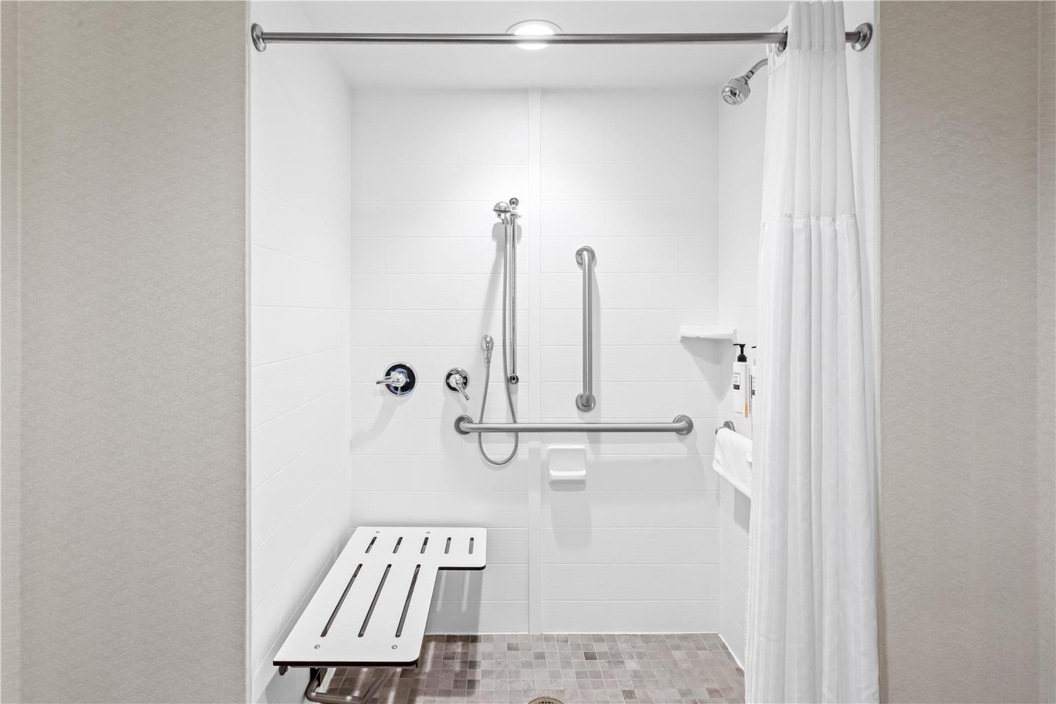 Guest room bath