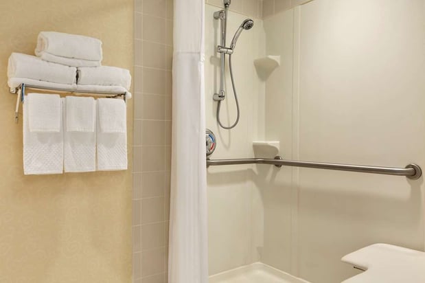 Images Hilton East Brunswick Hotel & Executive Meeting Center