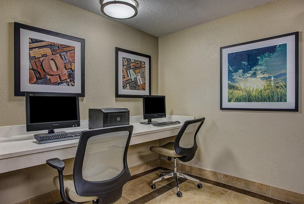 Images Candlewood Suites Louisville Airport by IHG