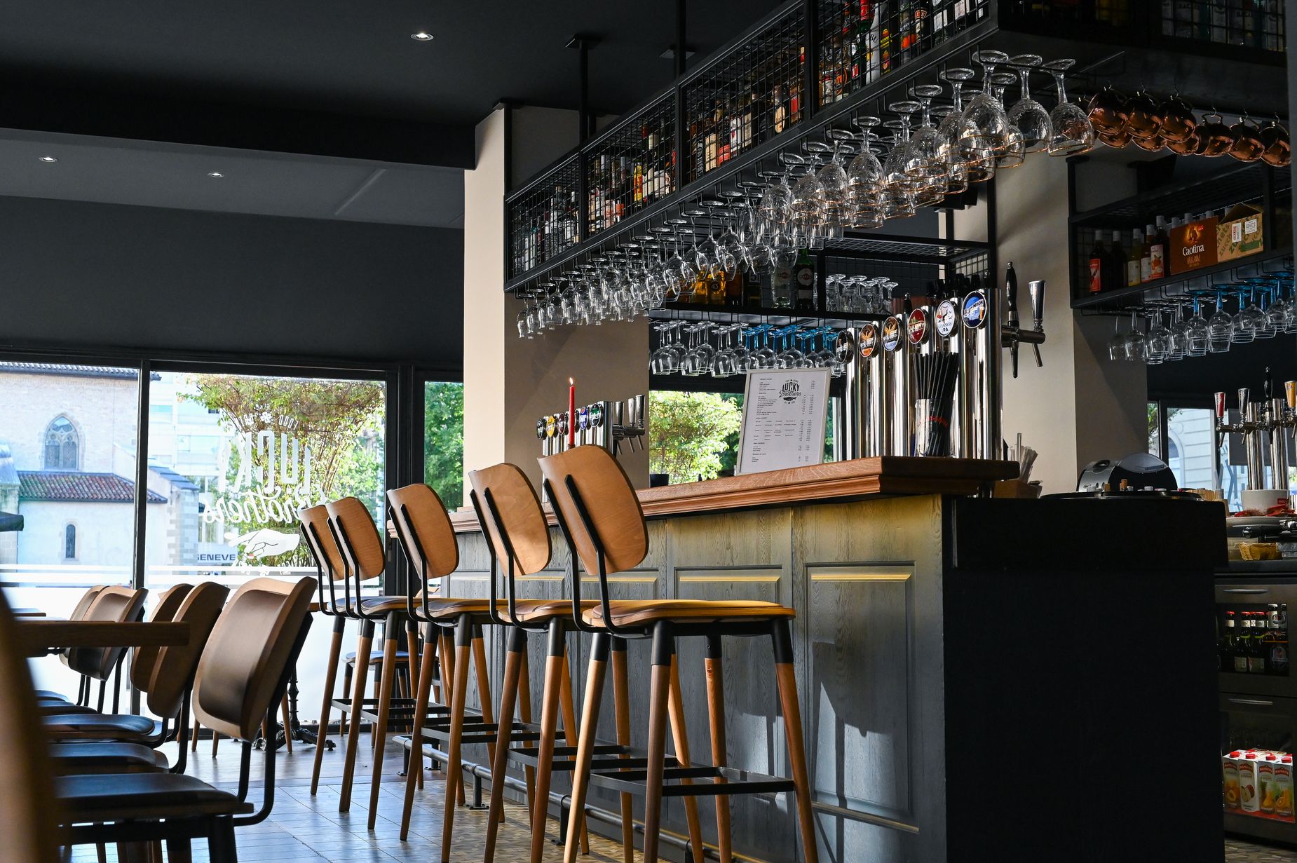 Lucky Grill, Rue de Cornavin 3 in Genève