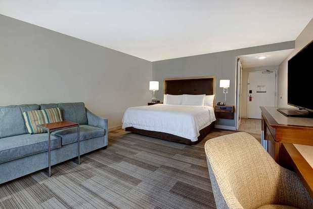 Images Hampton Inn & Suites Milwaukee West