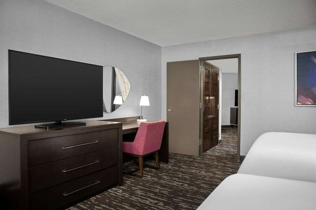 Images Embassy Suites by Hilton Crystal City National Airport