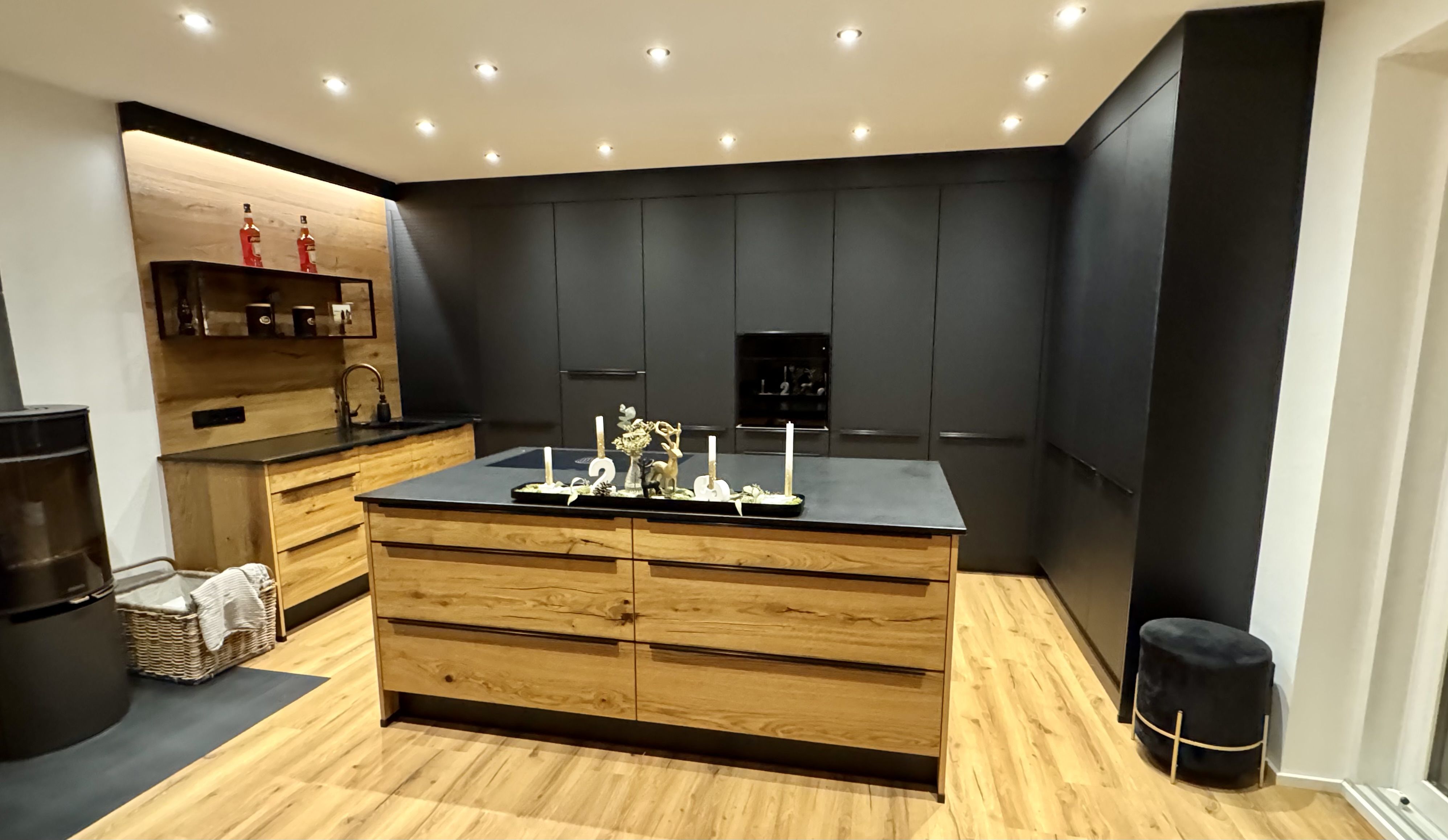 Holzdesign Reischl GmbH, Oberhaselbach 5 in Tiefenbach