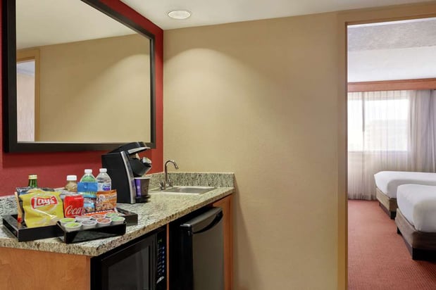Images Embassy Suites by Hilton Kansas City International Airport