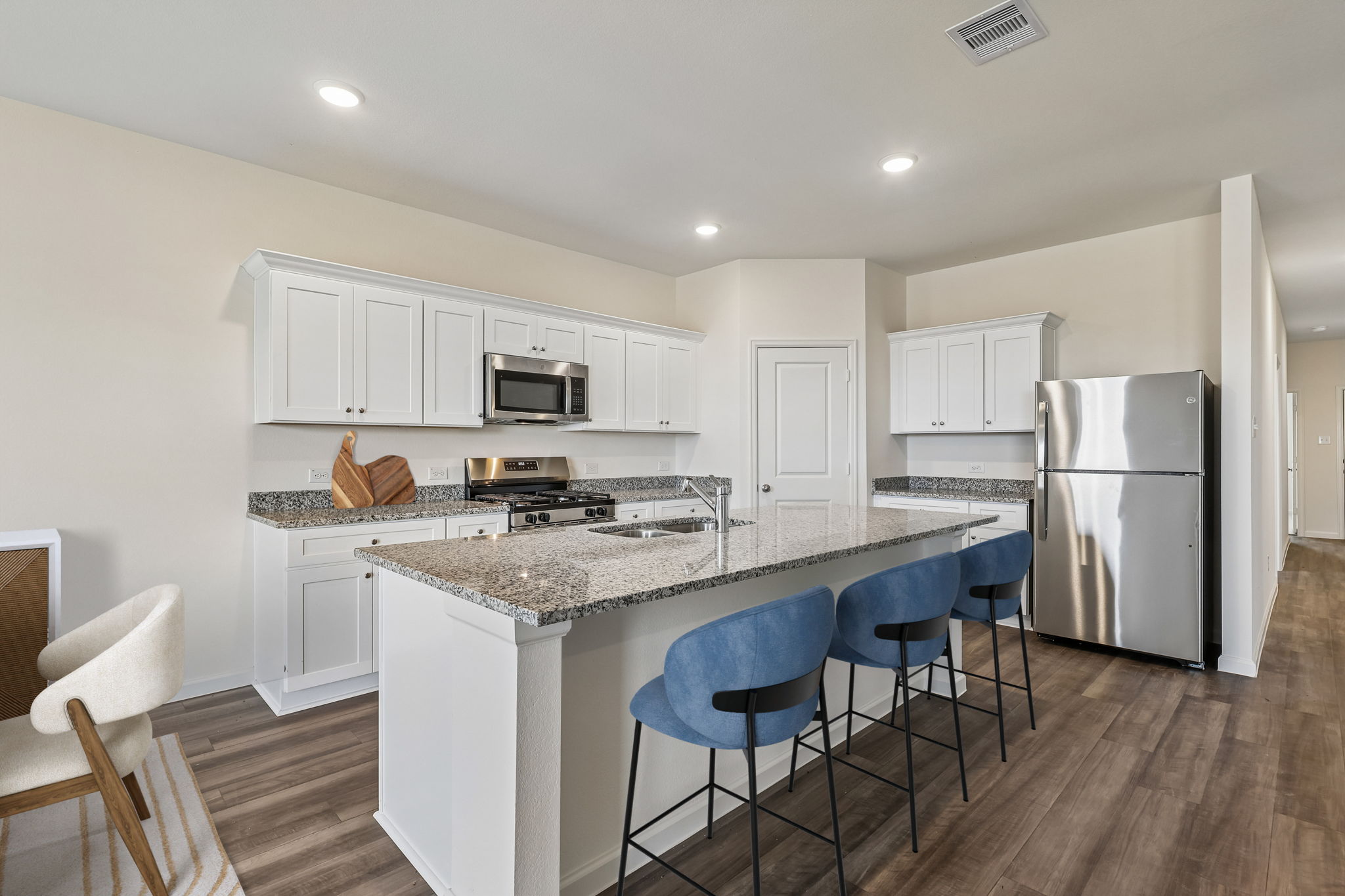 Experience everyday simplicity and convenience with our energy-efficient interiors and brand-new app 