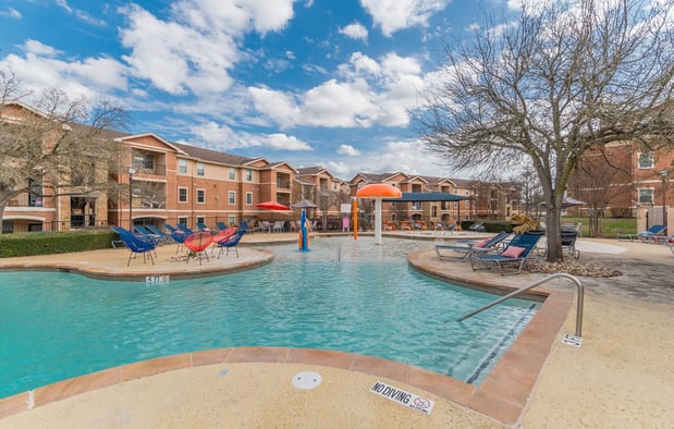 Images Stoneridge Apartments