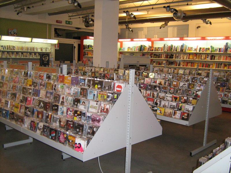 Images Disco Shop Mondadori Bookstore