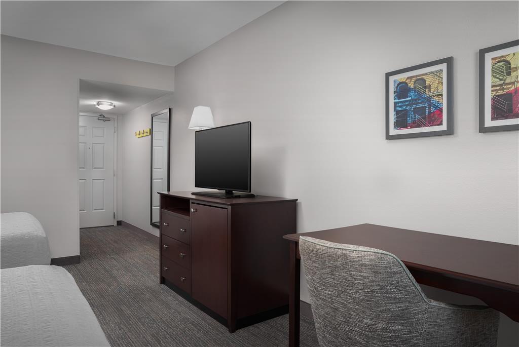 Hampton Inn & Suites Omaha-Downtown
