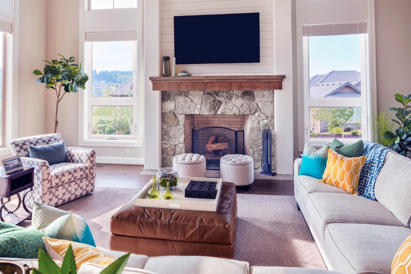 The EcoTek 1200 - 2200 Series Awning Windows in this great room adds natural light and a modern touch. Their sleek design frames the outdoor views beautifully, enhancing the room's bright and cozy atmosphere while maintaining energy efficiency and style.